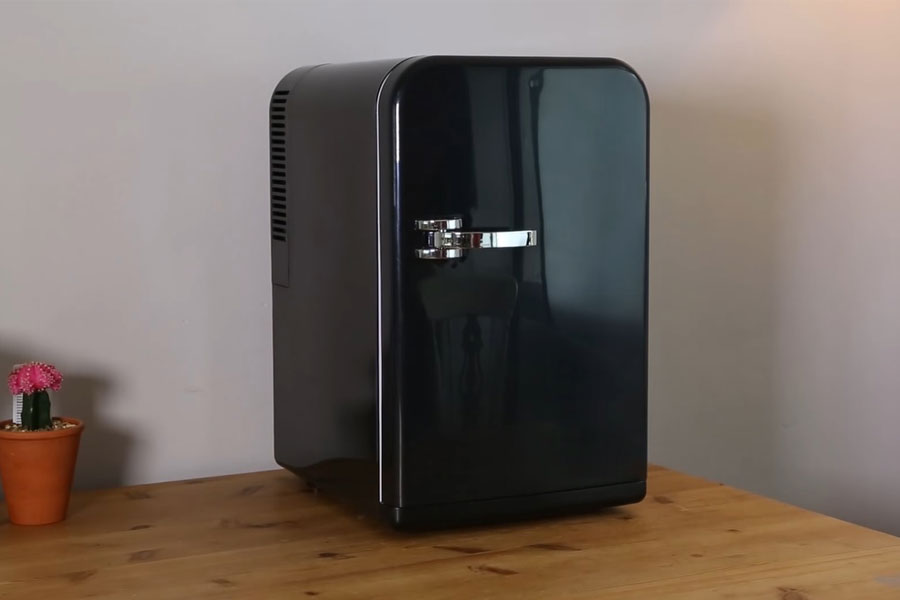 Top 7 Best Mini Fridges NZ 2022 For Every Budget